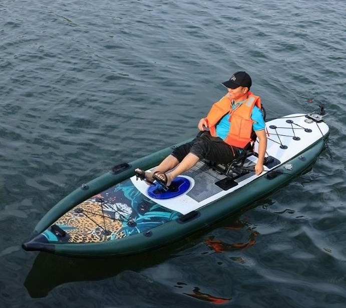 قارب كاياك احترافي للاستخدام ا - مراجعة Fishing Kayak Pedal Drive وسعره